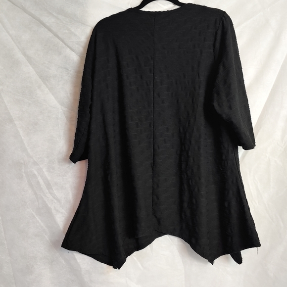 Thomas & Olivia asymetric hem black plus Size Top 1XL - Picture 10 of 10